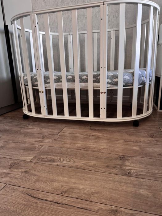 Продам детскую кроватку 7в1