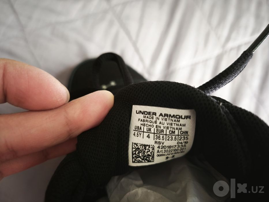 Кроссовки Under Armour.