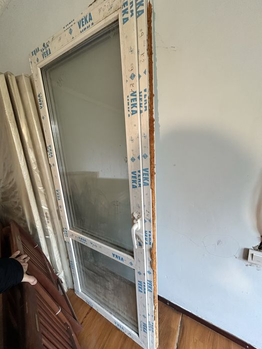 Пластиковая дверь