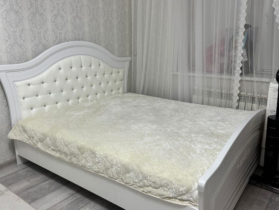 Продам кровать двуспальный 210*230 с матрасом