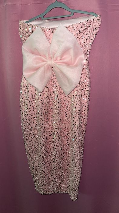 Rochie elegantă croită.