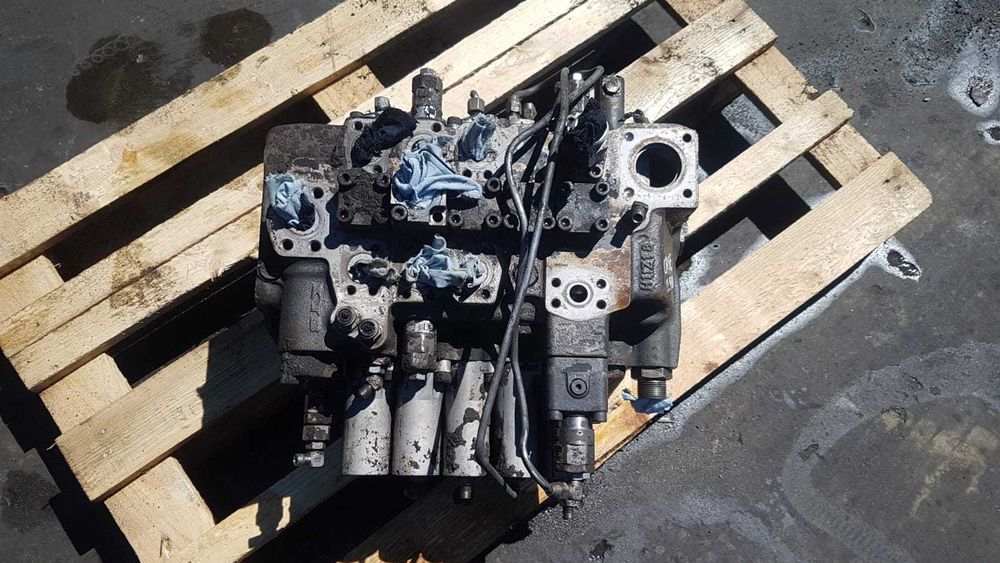 Distribuitor hidraulic excavator Case CX290