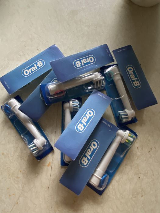 Електрическа зъбна четка ОРАЛ Б