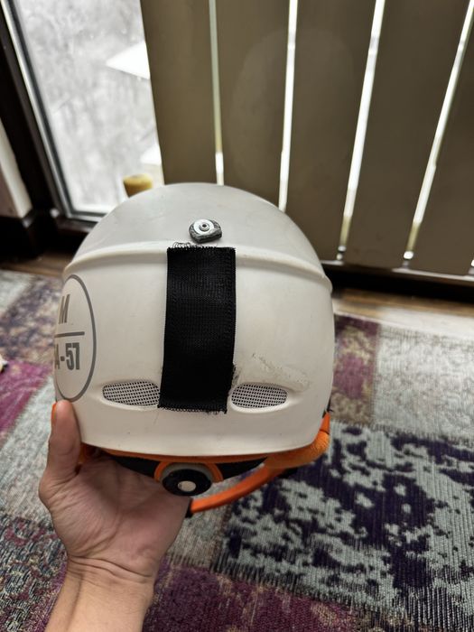 Горнолыжный шлем