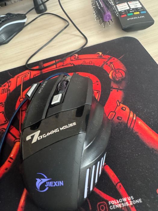 Продавам мишка почти не използвана 3дена използвана е