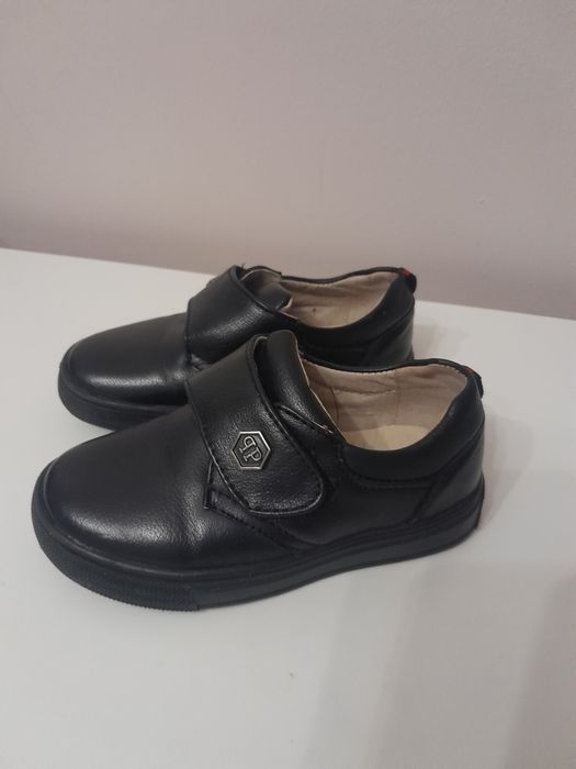 Продам черные туфли для мальчика размер 22