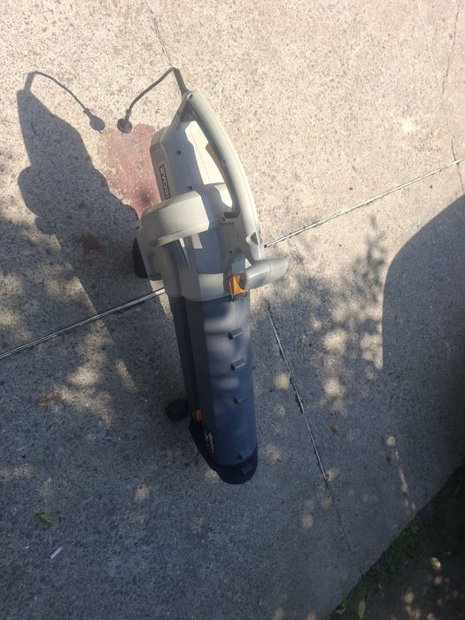 Suflanta telescopica marca RYOBI