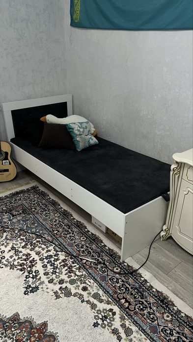 Туалетный столик и кровать