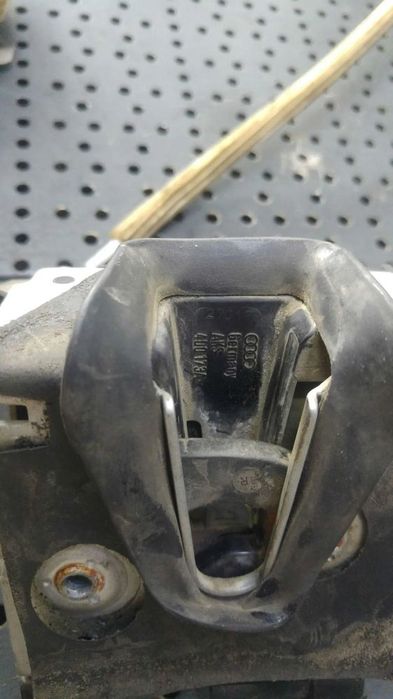 Broasca usa dreapta fata audi a4 b5 8d 4d0173a