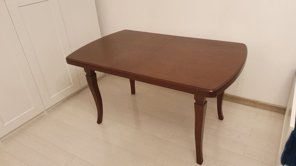 Продам кухонный стол со стульями