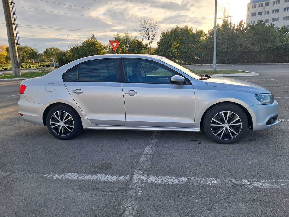 VOLKSWAGEN Jetta 2012 — imagine 4