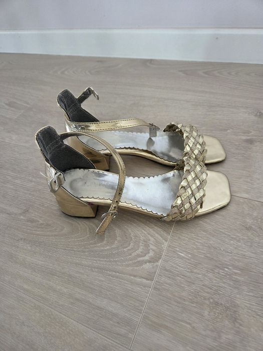 Детски официални сандали с токче