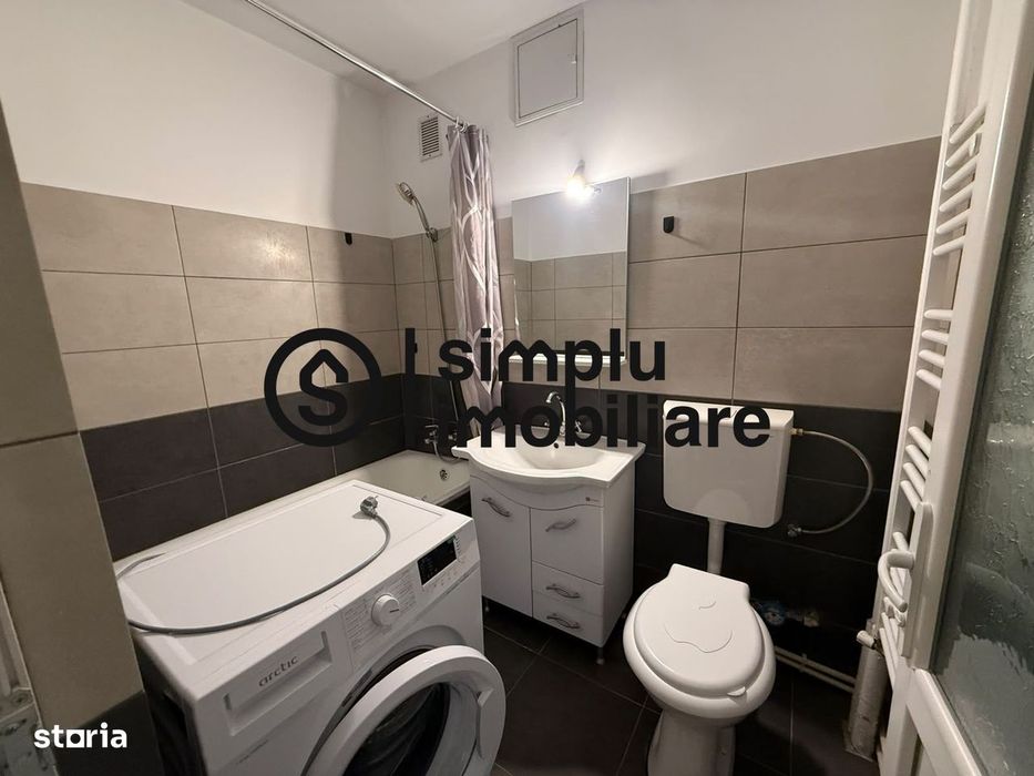 Garsoniera, etaj 1/4, centrala, Ciuperca - 75 000 Euro