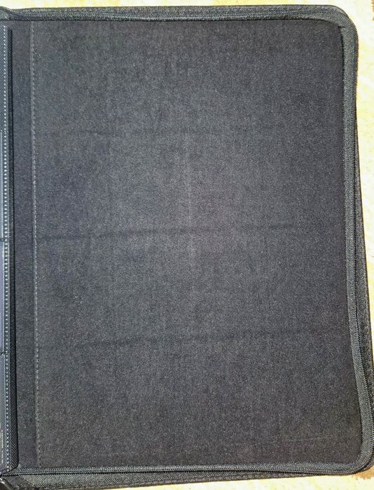 Binder TCG cu fermoar 1024 buzunare