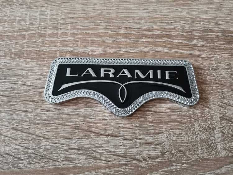 Dodge RAM Laramie черна емблема