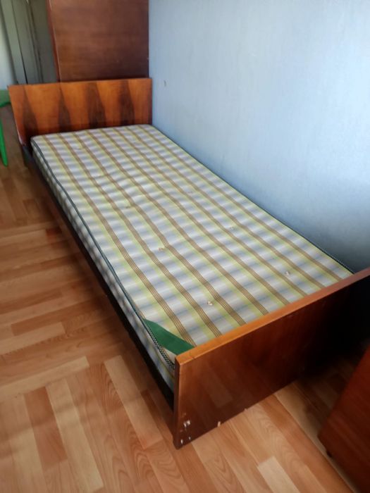 Отдам бесплатно кровать и диван