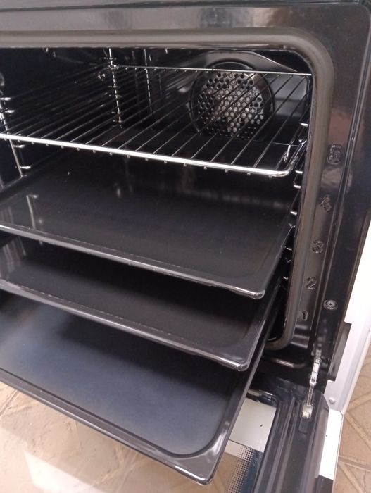 Свободно стояща печка с керамичен плот Gorenje 2 години гаранция!