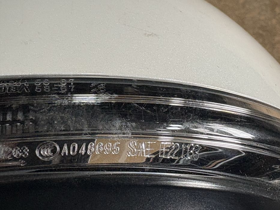 Toyota Rav 4 2022 година Дясно Огледало
