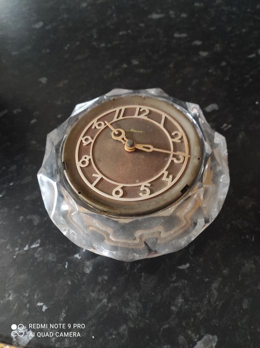 Часы настольные.