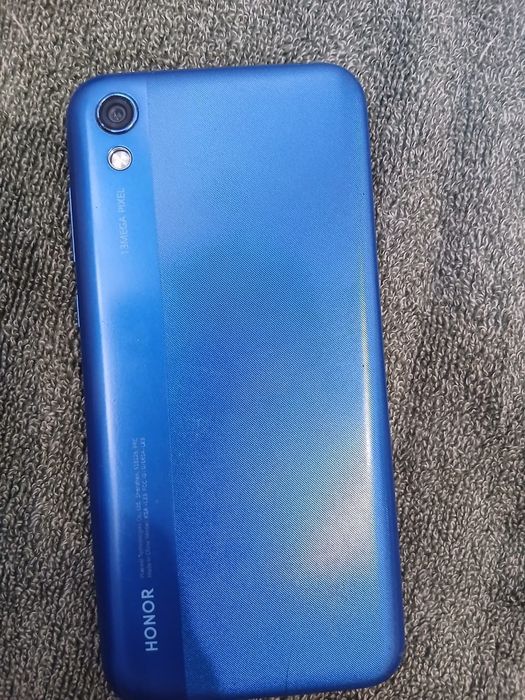 Продам телефон хонор 8с
