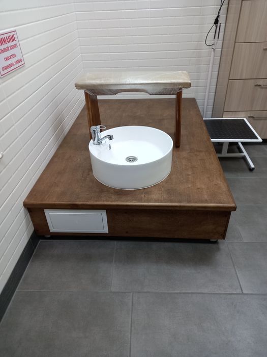 Педикюрная зона,подиум.