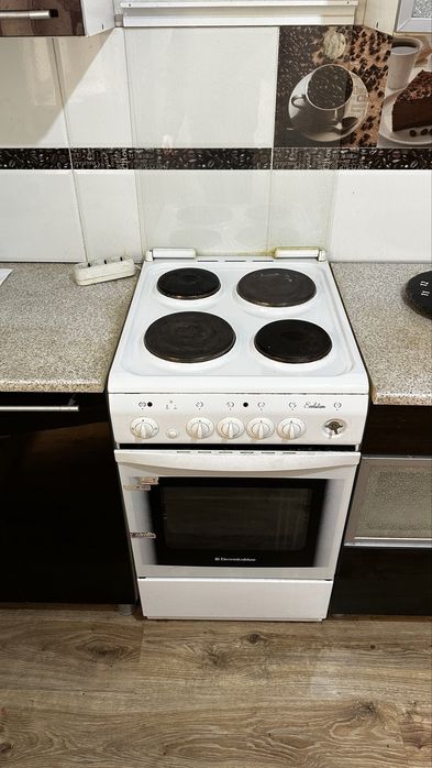 Продается кухня мебель техника