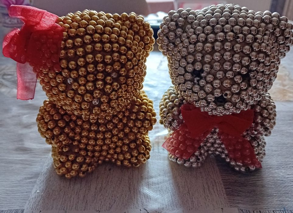 Ursuleți din spumă cu mărgele