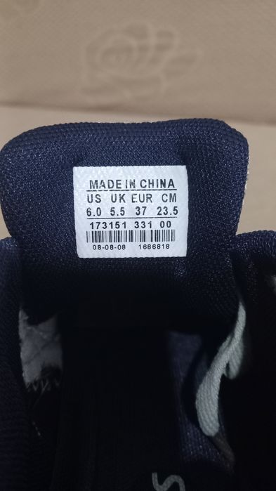 Продаю кроссы Асикс размер 37 мужские летние