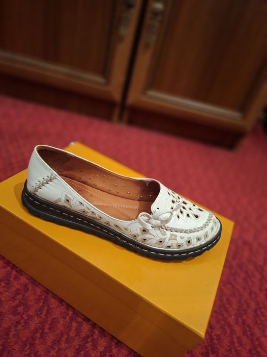 Продаеться женская обувь