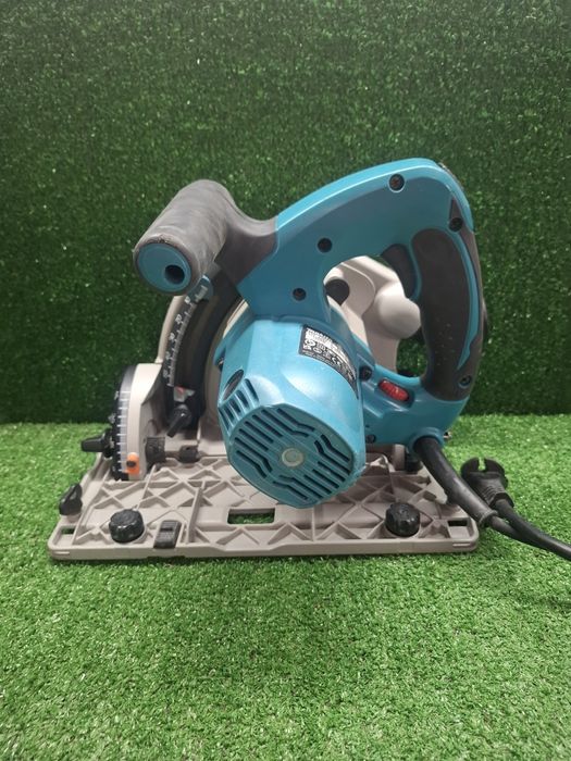 Потапящ циркуляр на Makita SP6000 с регулаж на оборотите