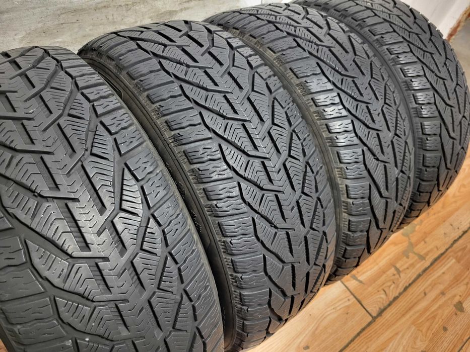 205/60/16 Bridgestone / 225/55/16 Taurus зимни гуми