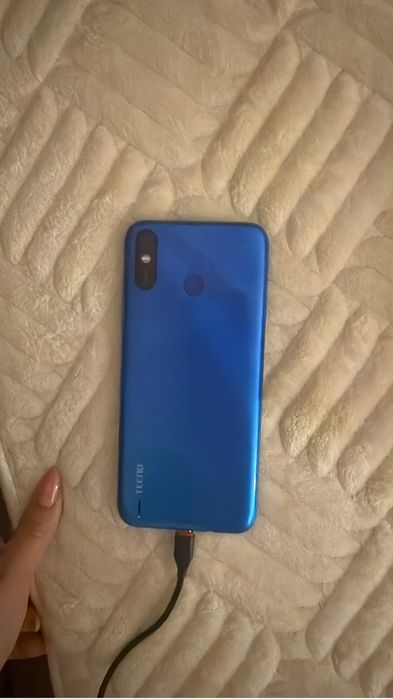 Продам телефон tecno spark