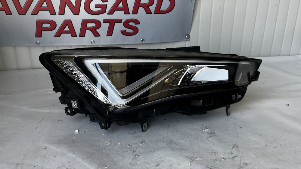 2 броя десен фар Seat Leon Cupra