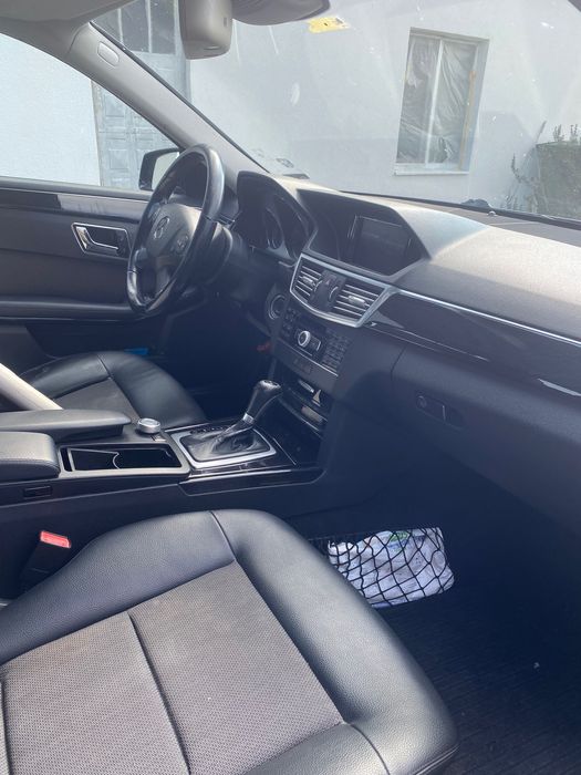 Mercedes e 220 автомобил дизел