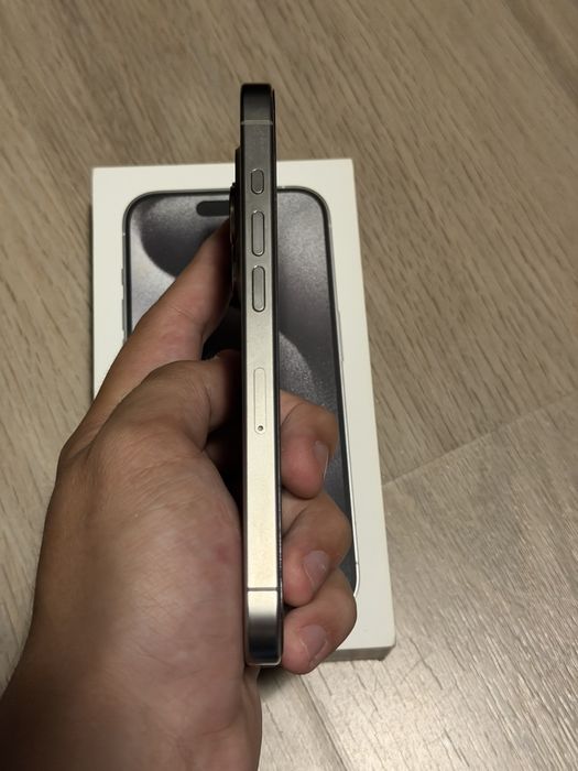 iPhone 15 Pro Natural titanium