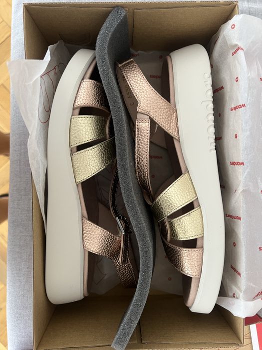 Wonders -Испански сандали