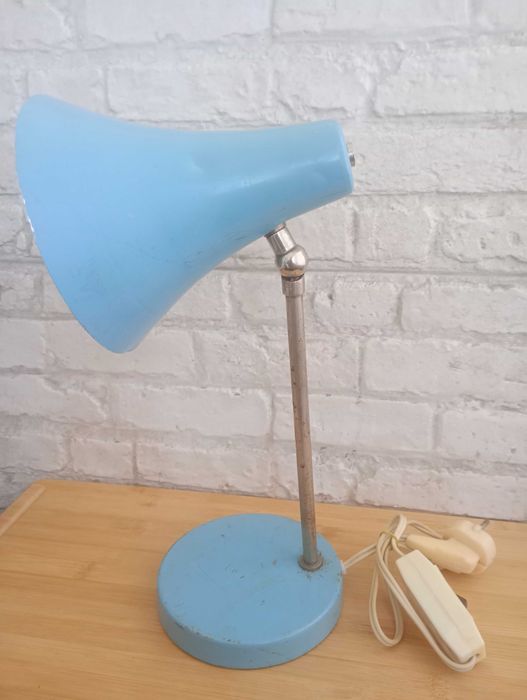 Стара лампа настолна