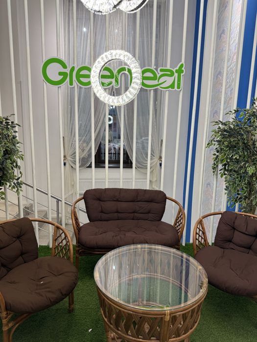 Журнальный столик и сиденья