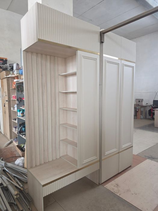 Продам прихожая шкаф