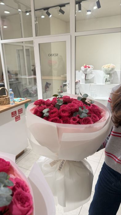 Большой букет из кустовых роз