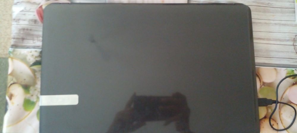 Noutbuk sotiladi srochni