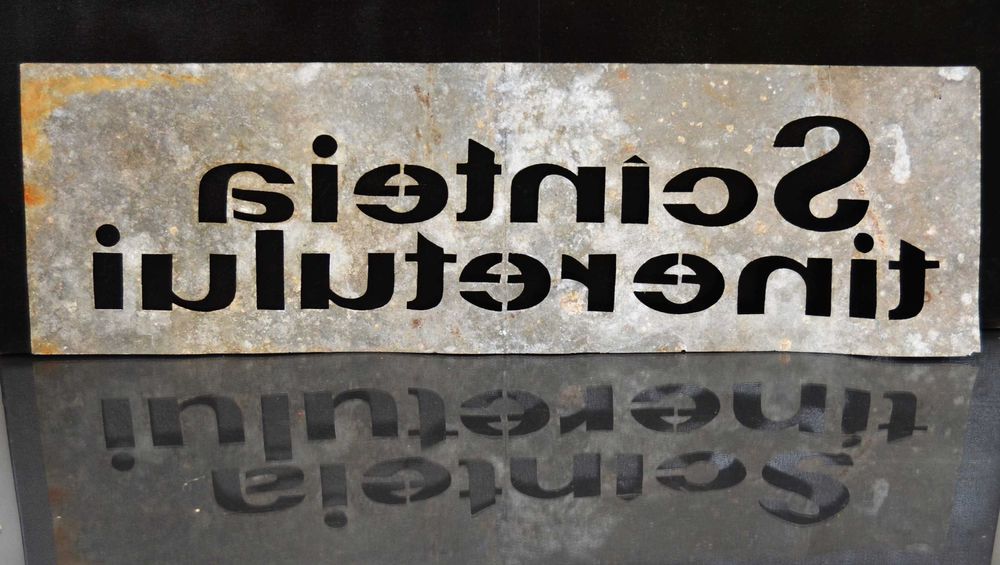 Șablon din tablă zincată folosit la publicitatea ziarelor în comunism