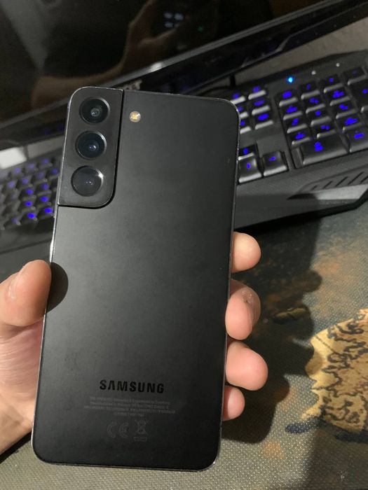 Samsung s22 8/256