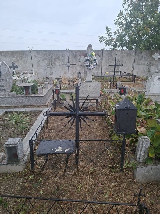 Vând loc de veci Parohia Învierea Domnului Bacău