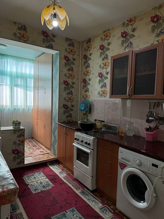 3 хоналик 4 хона қилинган, ремонти зўр, 2 та балкон,Интернет.