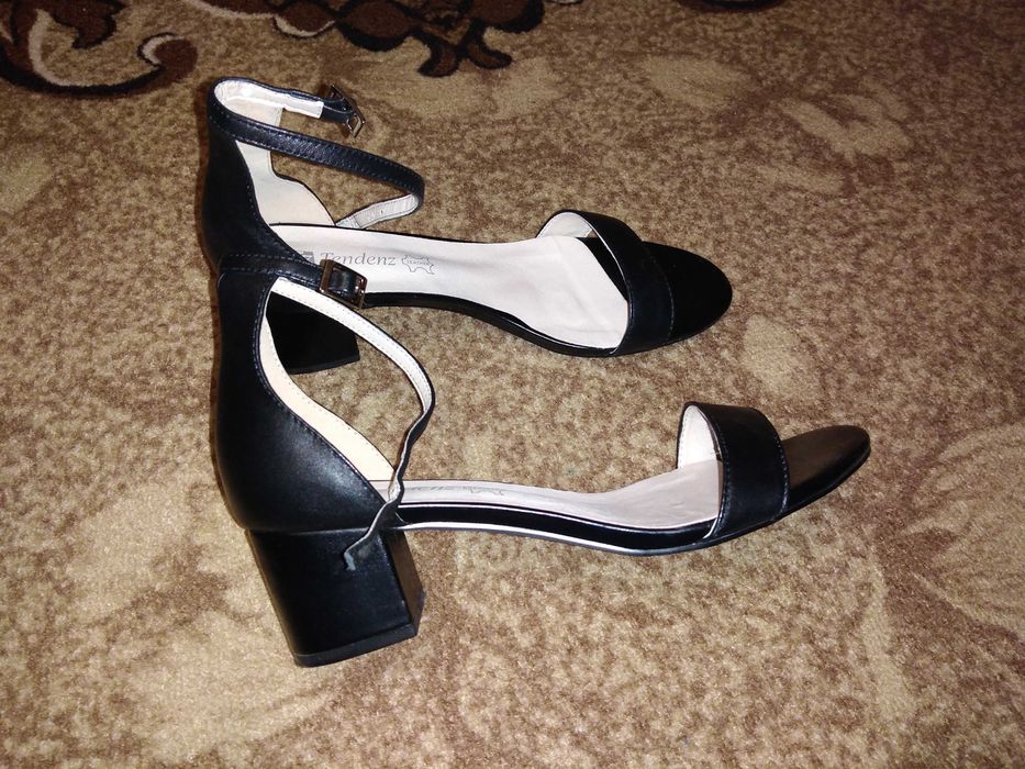 Дамски сандали на марката Тенденз