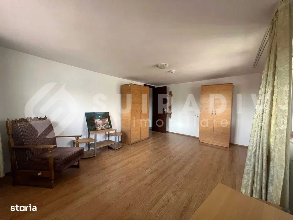 Casa cu 13 camere, 10 bai, 10 parcari-pretabila pensiune, azil-Apahida