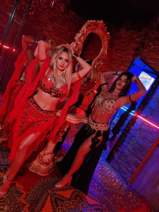 Dansatoare oriental bellydance din buric si dansuri țigănești