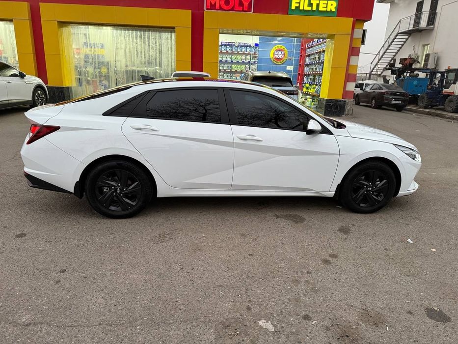 Hyundai elantra   нахт ёки банк сотилади