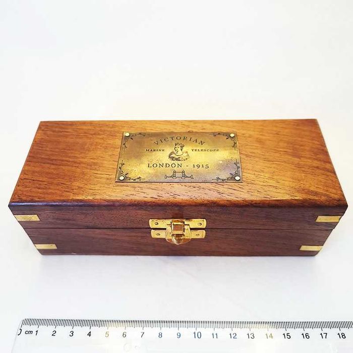 Далекоглед бронзов с античен дизайн в дървена кутия